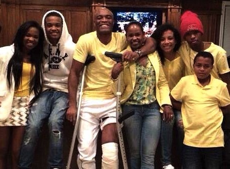 anderson silva, broken leg, mma, ufc, anderson silva family